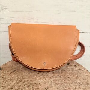 NWOT Frye Half Moon Belt Bag - Saddle Brown - Size Small/Medium